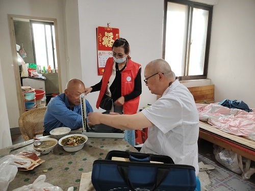 崇川經濟開發區 四助服務護銀齡，端午情暖老人心測繪服務