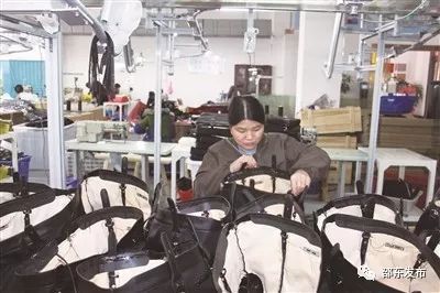 邵東榮膺'中國(guó)箱包皮具生產(chǎn)基地'復(fù)評(píng)，2000余家企業(yè)助力產(chǎn)業(yè)繁榮