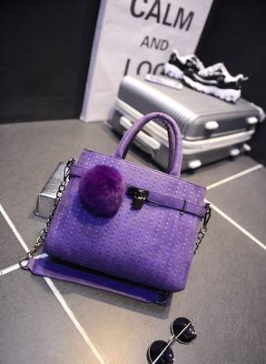 秋冬新風(fēng)尚 韓版兔毛球復(fù)古鏈條包選購指南